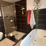 Badezimmer + Badewanne
