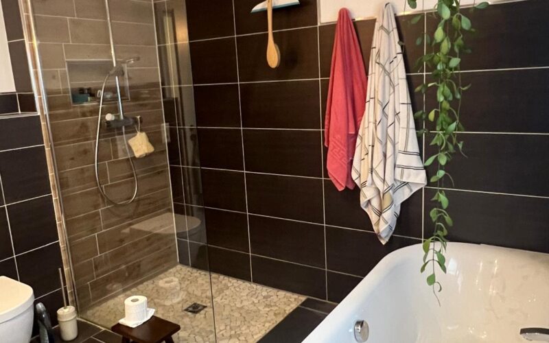 Badezimmer + Badewanne
