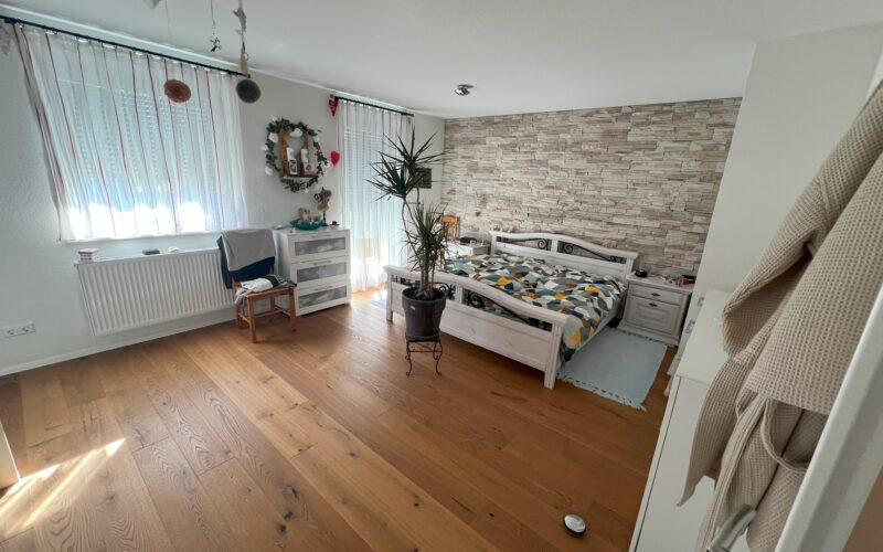 1.OG Schlafzimmer 1