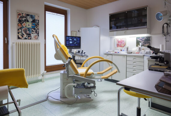 Praxis Hauptstraße 45 Staufen Behandlungszimmer